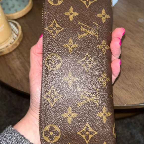 Authentic Monogram Louis Vuitton Clemence Fuscia Wallet - Picture 6 of 8